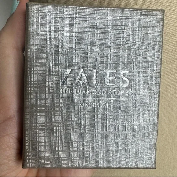 Zales blue and silver round necklace